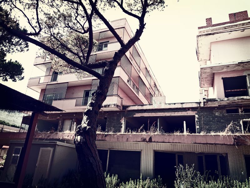 complesso turistico abbandonato